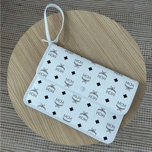 MCM Wristlet Clutch White Visetos